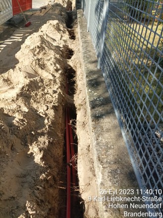 Hohen Neuendorf — Karl-Liebknecht-Straße, trench excavation at building boundary