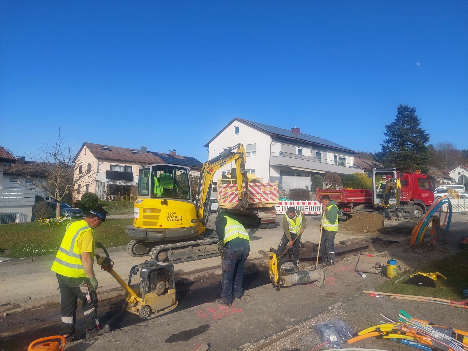 Bad Saulgau — trench compaction and backfill works in a residential area, 2026